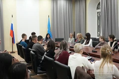 Các giảng viên, sinh viên Nga-Việt tham gia cuộc gặp thường niên Câu lạc bộ tiếng Việt tại MGLU. (Ảnh: XUÂN HƯNG)