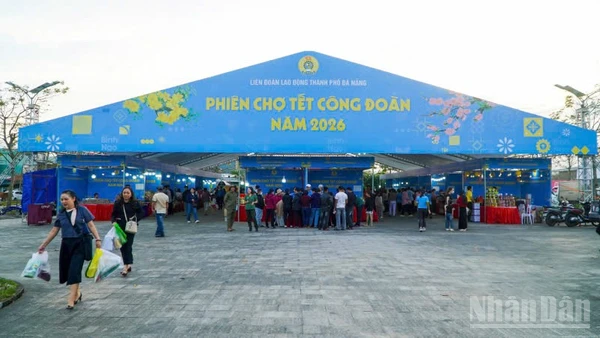 Quang cảnh Phiên chợ Tết Công đoàn năm 2026 tại Khu công nghiệp Tam Thăng, phường Bàn Thạch, thành phố Đà Nẵng.