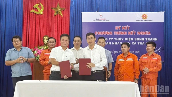 Công ty Thủy điện Sông Tranh và Ủy ban nhân dân xã Trà Đốc ký kết chương trình kết nghĩa nhằm tăng cường phối hợp, hỗ trợ phát triển kinh tế-xã hội.