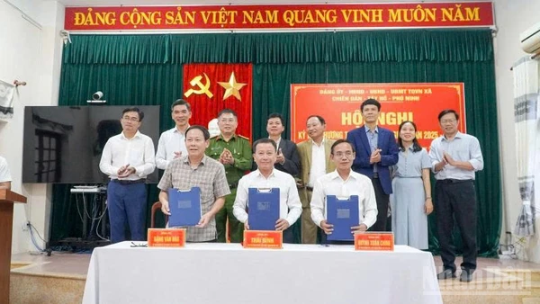 Ba xã Chiên Đàn, Tây Hồ và Phú Ninh ký kết phối hợp, hợp tác phát triển trên các lĩnh vực.