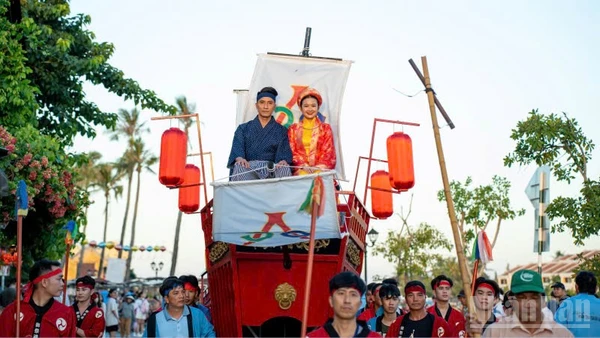 Tái hiện đám rước Công Nữ Ngọc Hoa và thương nhân Araki Sotaro.