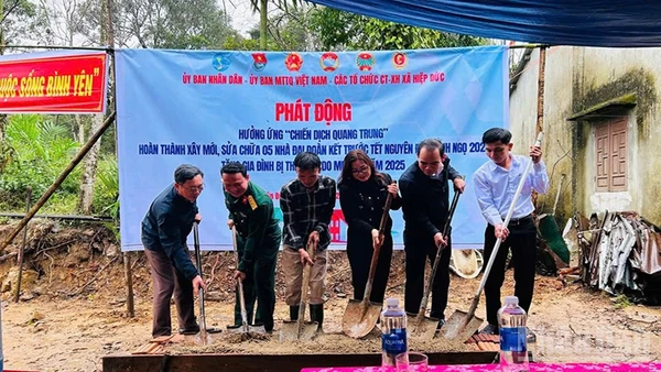 Xã Hiệp Đức và Ban Chỉ huy Phòng thủ khu vực 3 - Trà My tổ chức khởi công sửa chữa, xây dựng nhà mới trên địa bàn.