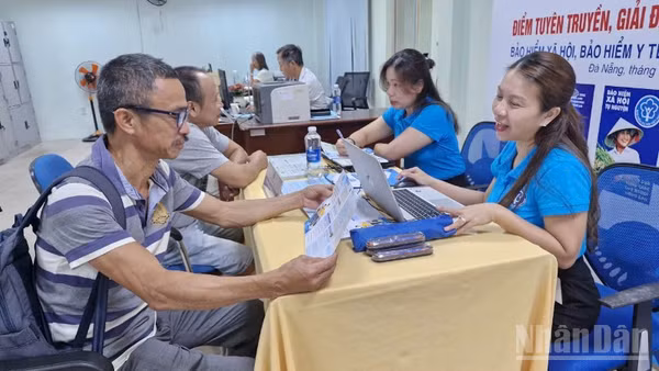 Tính đến hết tháng 4/2026, Bảo hiểm xã hội Đà Nẵng và Bảo hiểm xã hội các cơ sở đã ký kết hợp đồng ủy quyền thu bảo hiểm xã hội, bảo hiểm y tế với 17 tổ chức hỗ trợ phát triển đối tượng tham gia bảo hiểm xã hội, bảo hiểm y tế trên địa bàn toàn thành phố.