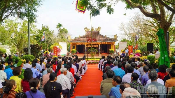 Lễ hội Đình làng Hương Trà năm 2026 thu hút đông đảo nhân dân tham gia.