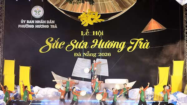 Chương trình nghệ thuật “Hương Trà - Khúc giao hòa hương sắc” tại đêm bế mạc lễ hội.