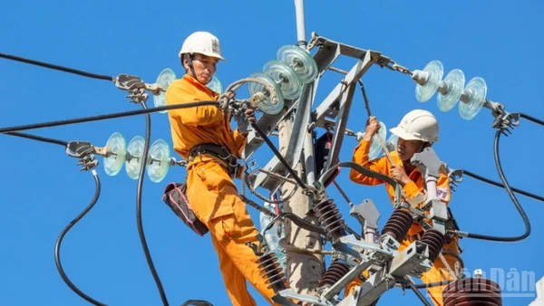 EVNCPC đã khẩn trương triển khai đồng bộ nhiều giải pháp nhằm bảo đảm cung cấp điện an toàn, ổn định, tin cậy trên địa bàn các tỉnh, thành phố khu vực miền trung.