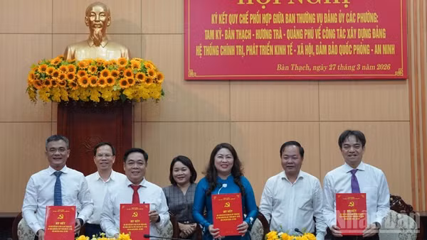 Bí thư Đảng ủy 4 phường Bàn Thạch, Tam Kỳ, Hương Trà và Quảng Phú ký kết quy chế phối hợp.