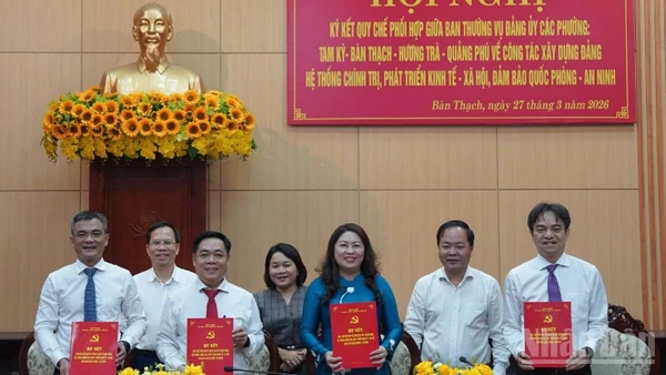 Bí thư Đảng ủy 4 phường Bàn Thạch, Tam Kỳ, Hương Trà và Quảng Phú ký kết quy chế phối hợp.