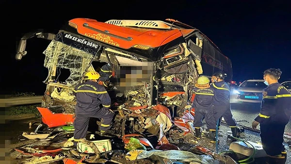 Hiện trường vụ tại nạn giao thông rất nghiêm trọng xảy ra trên cao tốc Đà Nẵng-Quảng Ngãi.