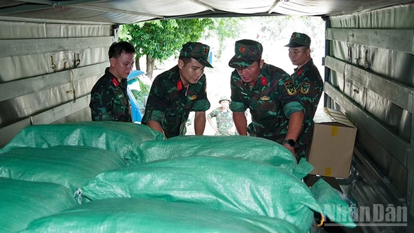 6 tấn gạo hỗ trợ người dân trên địa bàn Ban Chỉ huy phòng thủ khu vực 2-Thạnh Mỹ và Ban Chỉ huy phòng thủ khu vực 3-Trà My.