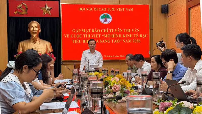 Hội Người cao tuổi Việt Nam tổ chức họp báo thông tin về cuộc thi viết "Mô hình kinh tế bạc tiêu biểu và sáng tạo" năm 2026.