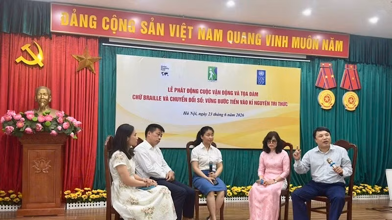 Các chuyên gia thảo luận tại tọa đàm "Kết hợp Braille và công nghệ số: Hành trình để không ai bị bỏ lại phía sau".