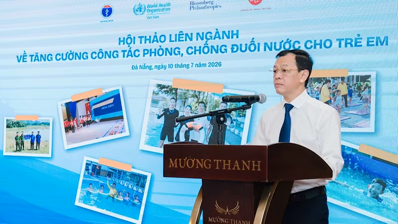 Thứ trưởng Y tế Nguyễn Trí Thức phát biểu tại hội thảo.