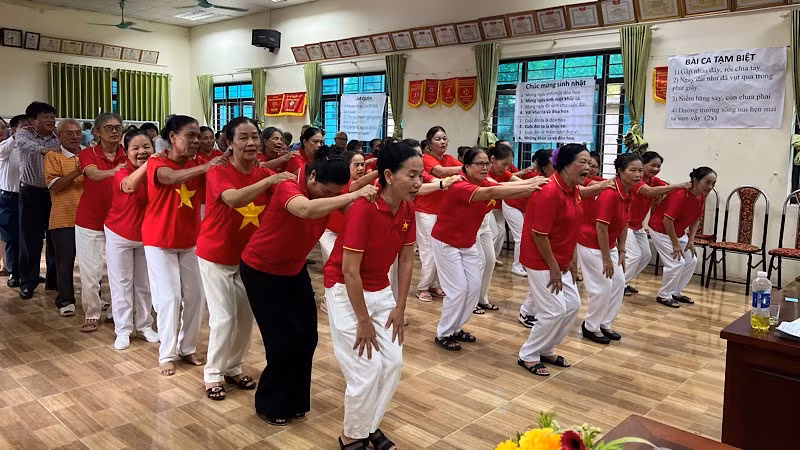 hoat-dong-cua-cac-clb-lien-the-he-thu-hut-nguoi-cao-tuoi-tham-gia.jpg