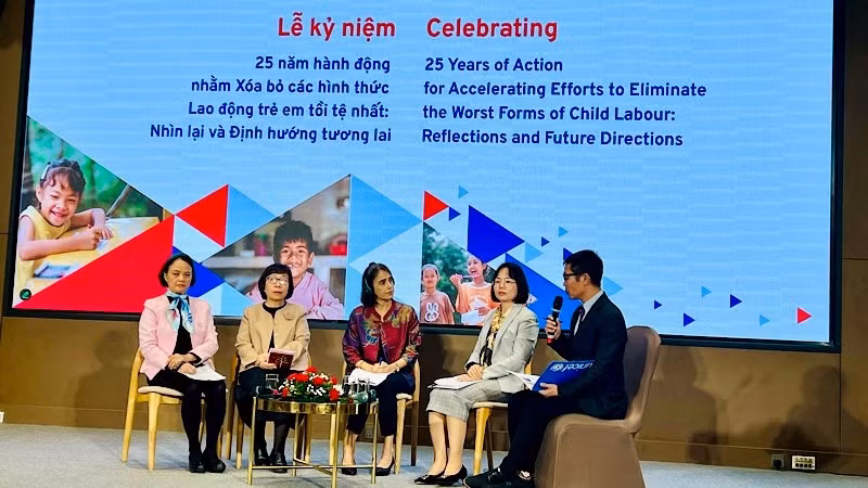 Các đại biểu tham gia tọa đàm tại Lễ kỷ niệm 25 năm Việt Nam phê chuẩn công ước số 182 của ILO.