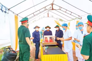 Công tác lấy mẫu ADN tại các phần mộ ở Hà Tĩnh được thực hiện cẩn trọng, đúng quy trình, bảo đảm chất lượng.
