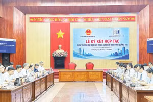 Quang cảnh cuộc làm việc (Ảnh NGUYỄN LOAN) 