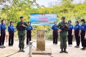 Đoàn viên, thanh niên xã Thiện Hưng tham gia chương trình "Tôi yêu Tổ quốc tôi".