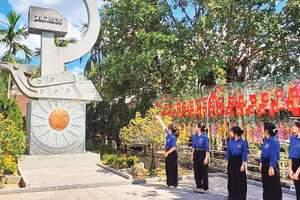 Thế hệ trẻ Thanh Hóa trong một cuộc về nguồn, tìm hiểu vai trò lãnh đạo của Đảng qua các thời kỳ cách mạng. 