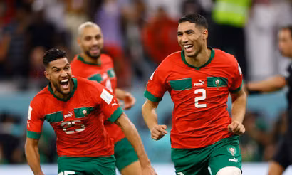 Thành công của Maroc ở kỳ World Cup lần này có dấu ấn rõ nét từ các cầu thủ Maroc sinh ra và lớn lên ở nước ngoài, trong đó có ngôi sao Achraf Hakimi (số 2). (Ảnh: Reuters)