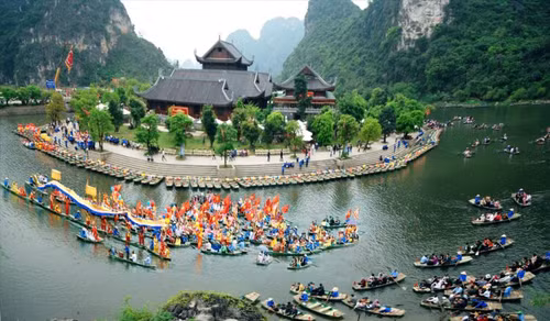 Bến thuyền Tràng An vào ngày hội. (Ảnh: Sở Du lịch Ninh Bình)