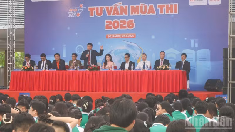 Quang cảnh Chương trình Tư vấn mùa thi năm 2026.