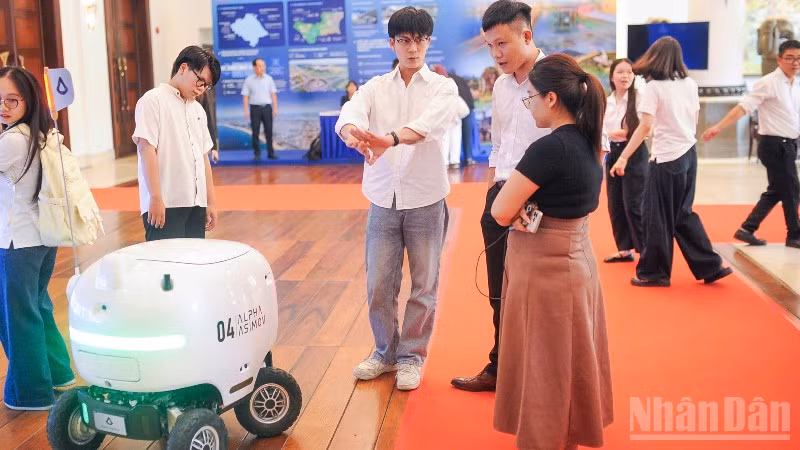 Không gian triển lãm các công nghệ tại hội thảo.