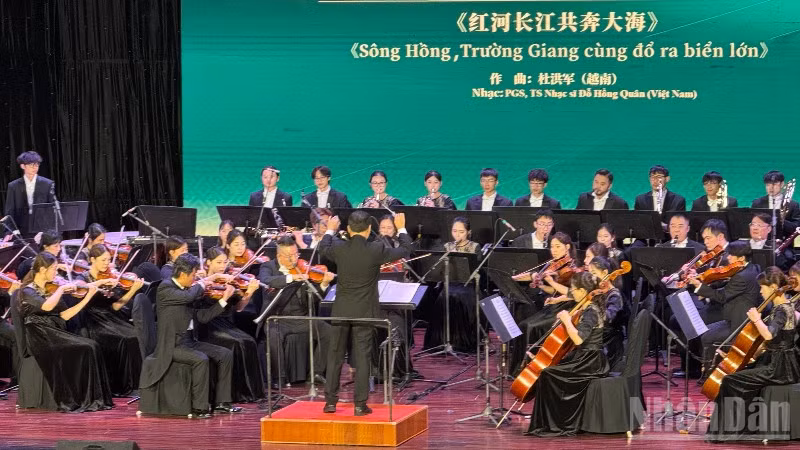 Chương trình giao hưởng hữu nghị Việt Nam-Trung Quốc tại thành phố Đà Nẵng.