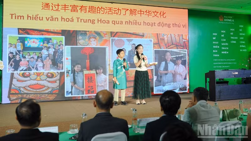 Các thí sinh tại cuộc thi “Nhịp cầu Hán ngữ” dành cho học sinh Tiểu học thế giới lần thứ 6 - Vòng chung kết toàn quốc Việt Nam.
