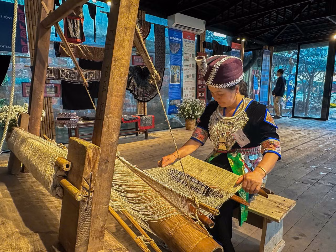 anh-3-nghe-nhan-mong-dang-det-vai.jpg