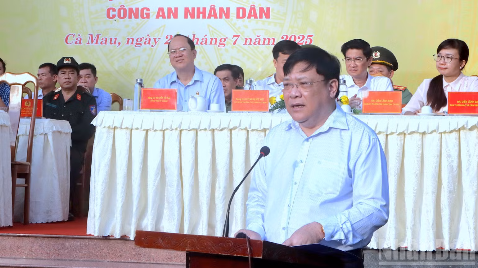 Chủ tịch Ủy ban nhân dân tỉnh Cà Mau Phạm Thành Ngại phát biểu chỉ đạo tại Lễ ra quân cao điểm trấn áp tội phạm.