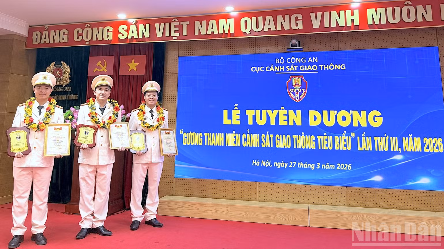ndo_br_guong-giao-thong-1-7437.jpg