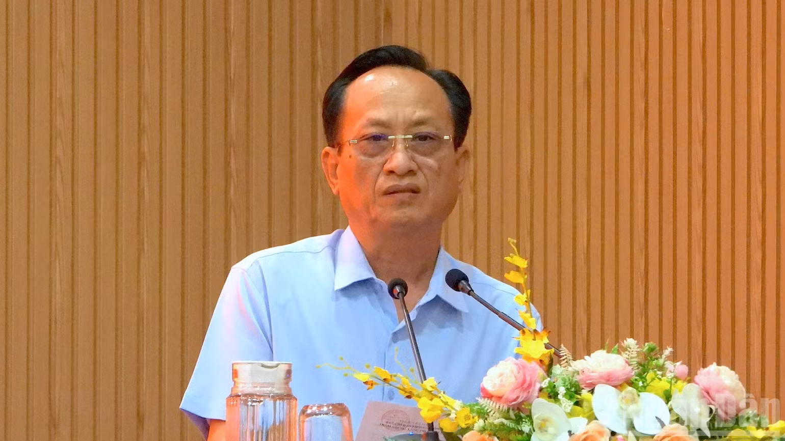 ndo_br_lang-phi-5-6083-8754.jpg
