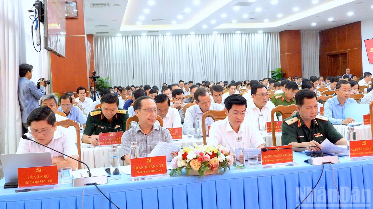 ndo_br_lang-phi-2-3462.jpg