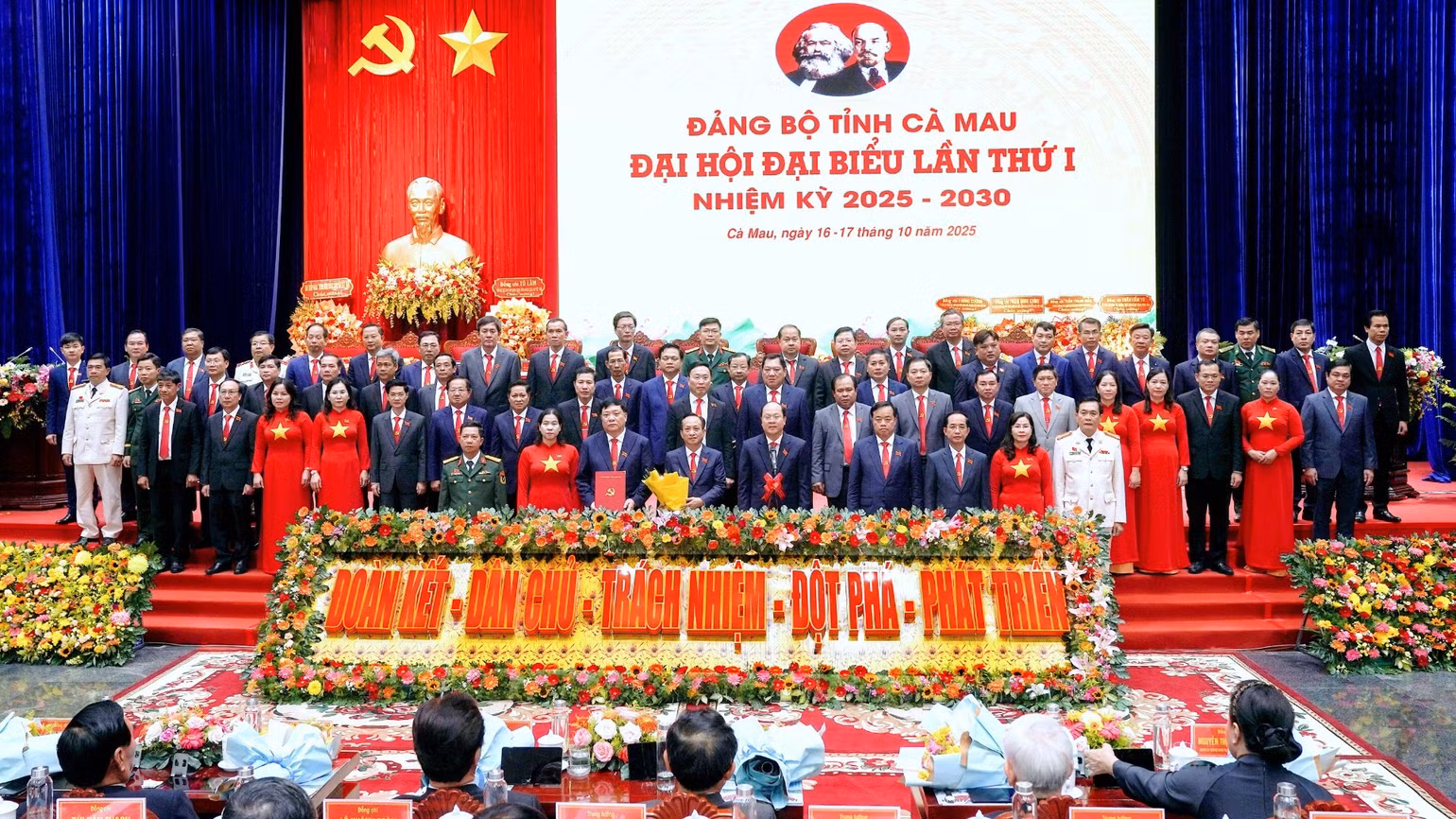 ra-mat-ban-chap-hanh-khoa-moi-9926-9886.jpg