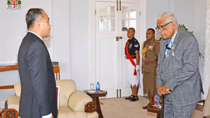 Đại sứ Phan Minh Giang đã trình Thư Ủy nhiệm lên Tổng thống Cộng hòa Fiji Ratu Naiqama Tawakecolati Lalabalavu. (Ảnh do Chính phủ Fiji cung cấp)