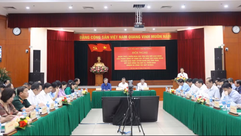 Ảnh minh họa: Ban Tổ chức Trung ương tổ chức Hội nghị trực tuyến quán triệt, triển khai các văn bản mới về công tác tổ chức xây dựng Đảng và giao ban công tác quý III. (Ảnh: TIỂU PHƯƠNG)