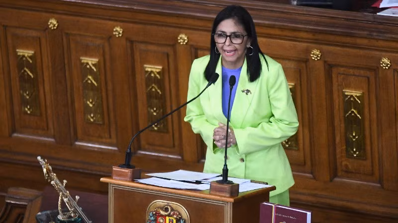 Tổng thống lâm thời Venezuela Delcy Rodriguez phát biểu tại Caracas. (Ảnh: THX/TTXVN)