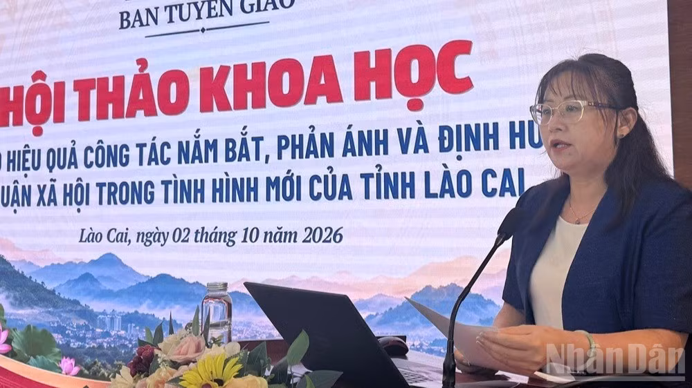 Đồng chí Giàng Thị Dung, Phó Bí thư Tỉnh ủy Lào Cai phát biểu tại hội thảo. (Ảnh: THANH SƠN)