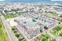 Thành phố đang xem xét chuyển đổi công năng của Trung tâm hành chính-chính trị tỉnh Bà Rịa-Vũng Tàu cũ do thấy công trình phù hợp với hoạt động của các trường đại học. (Ảnh THẾ ANH) 