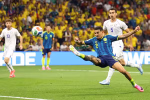 Colombia chiếm lĩnh thế trận trước Uzbekistan. (Ảnh: FIFA)