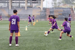Các tuyển thủ U15 nữ Việt Nam trong một buổi tập luyện. (Ảnh: VFF)