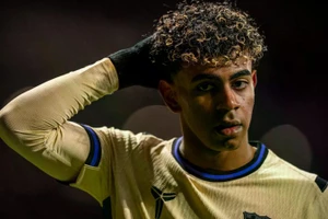 Lamine Yamal cùng các đồng đội bất lực trước sự hưng phấn của Atletico Madrid. (Ảnh: Barca FC)