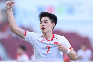 Đình Bắc lập cú đúp mang về chiến thắng cho U22 Việt Nam. (Ảnh: MINH DÂN)