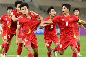 Các cầu thủ U23 Việt Nam ăn mừng với bàn thắng ấn định chiến thắng của Minh Phúc. (Ảnh: AFC)