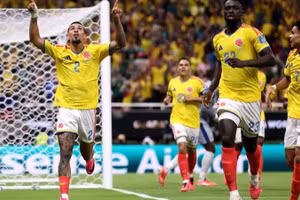 Munoz ăn mừng bàn thắng duy nhất của Colombia. (Ảnh: FIFA)