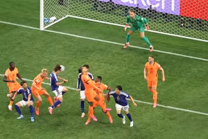 Bàn thắng bằng tình huống đánh đầu của Koki Ogawa giúp Nhật Bản hòa 2-2 Hà Lan. (Ảnh: FIFA)