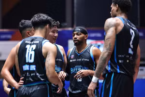 Hanoi Buffaloes chơi cẩn trọng dù sớm đạt lợi thế lớn. (Ảnh: VBA)