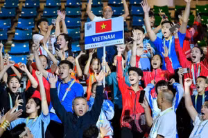 Đội tuyển Kickboxing Việt Nam ăn mừng với thành tích ấn tượng. 