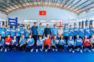 Lãnh đạo Liên đoàn Quyền anh Việt Nam (VBF) trực tiếp xuống thăm hỏi, động viên các võ sĩ trẻ tại Trung tâm Huấn luyện Thể thao Quốc gia.